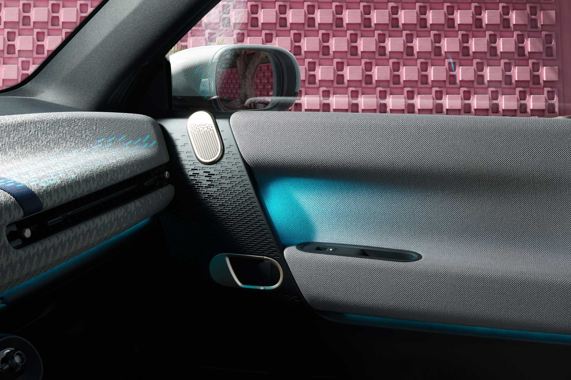 MINI totalmente eléctrico - interior - panel de puerta